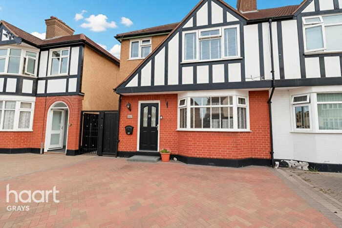 3 Bedroom Semi Detached House For Sale In Heathview Road, Grays, RM16