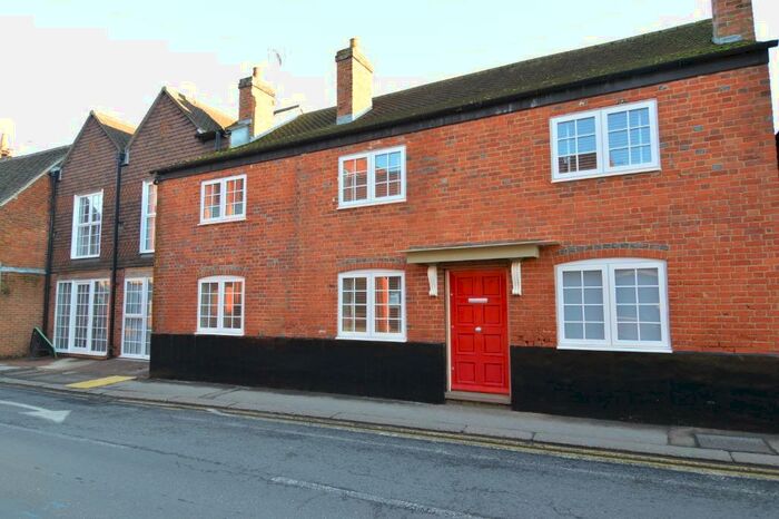 2 Bedroom Flat To Rent In Peach Street, Wokingham, RG40