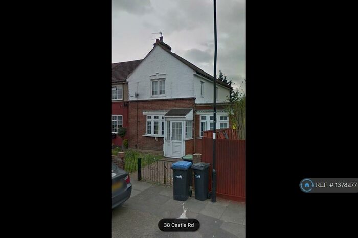 4 Bedroom End Of Terrace House To Rent In Castle Road, Enfield, EN3
