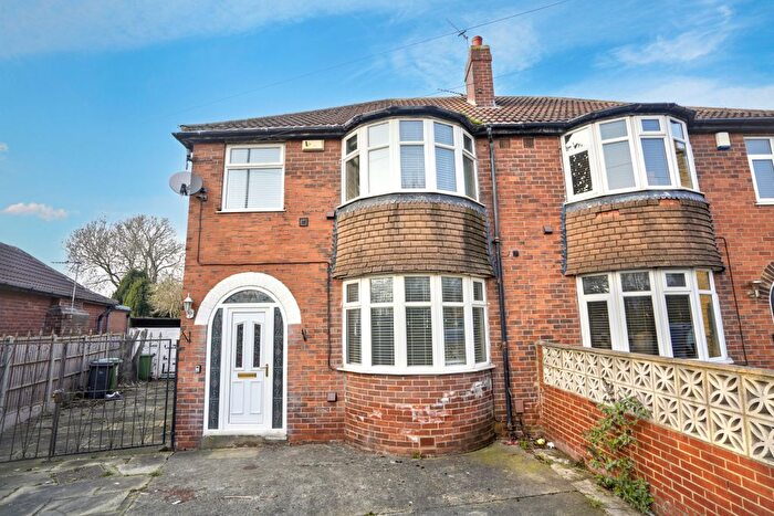 4 Bedroom Semi Detached House For Sale In York Road, Leeds, LS14