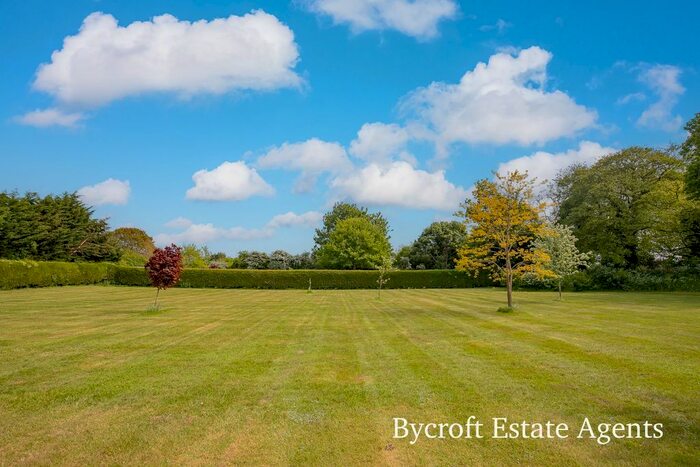 3 Bedroom Detached Bungalow For Sale In Thorpe Road, Haddiscoe, Norwich, NR14