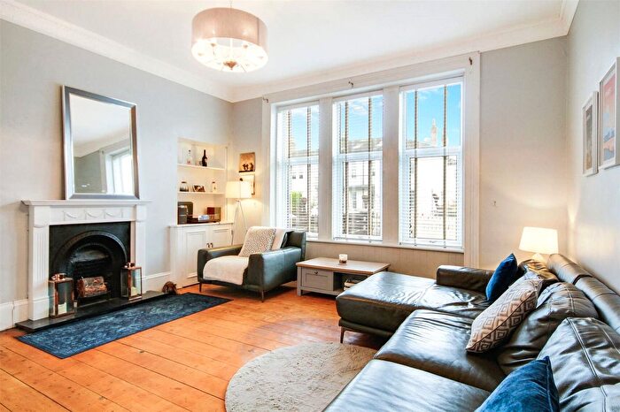 2 Bedroom Flat For Sale In Dryburgh Avenue, Rutherglen, Glasgow, South Lanarkshire, G73