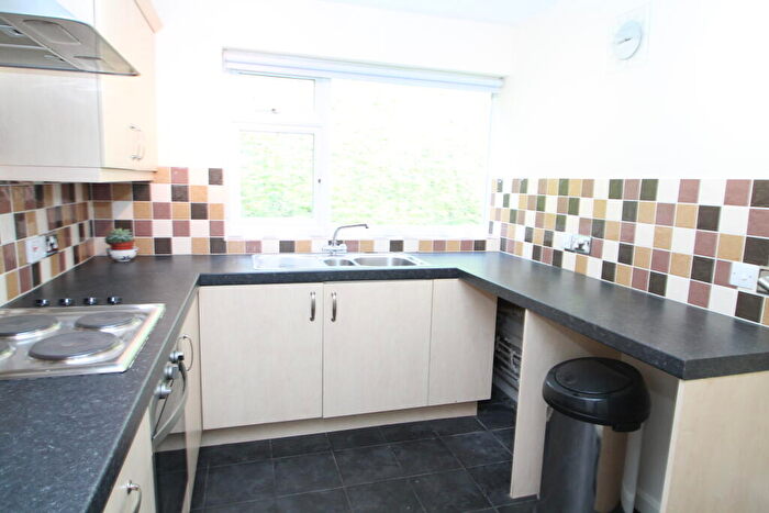2 Bedroom Apartment To Rent In *Zero Deposit Option* Beechwood Road, Caterham, CR3