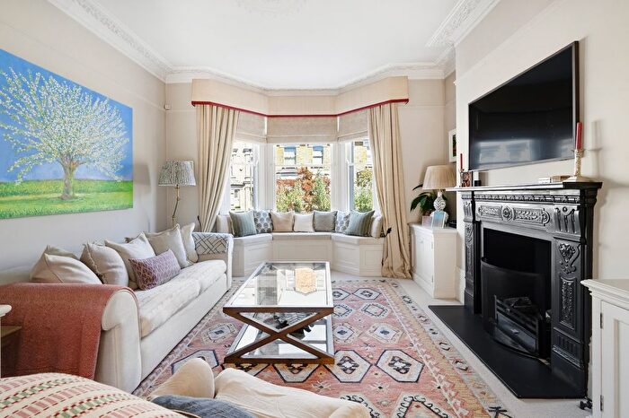 4 Bedroom Maisonette To Rent In Geraldine Road, London, SW18