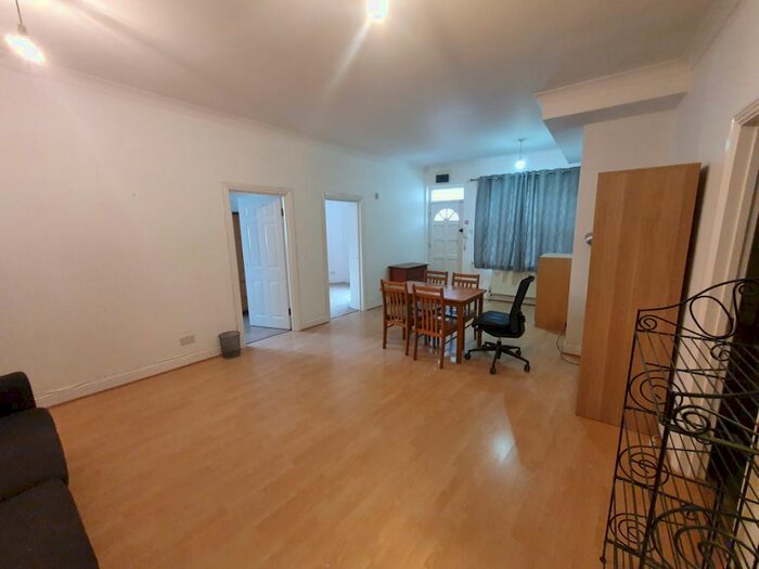 2 Bedroom Flat To Rent In Eric Street, Bow / Mile End, E3