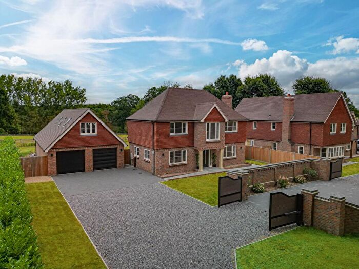 4 Bedroom Detached House For Sale In Southwick Road, North Boarhunt, PO17