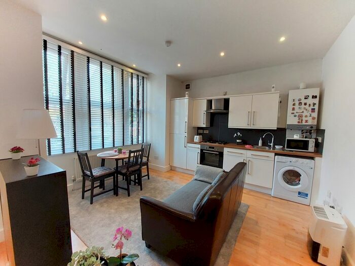 1 Bedroom Flat To Rent In Gleneldon Road, London, SW16