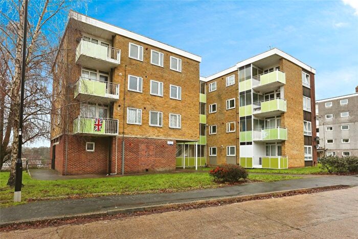 2 Bedroom Flat For Sale In Herrick Close, Southampton, Hampshire, SO19