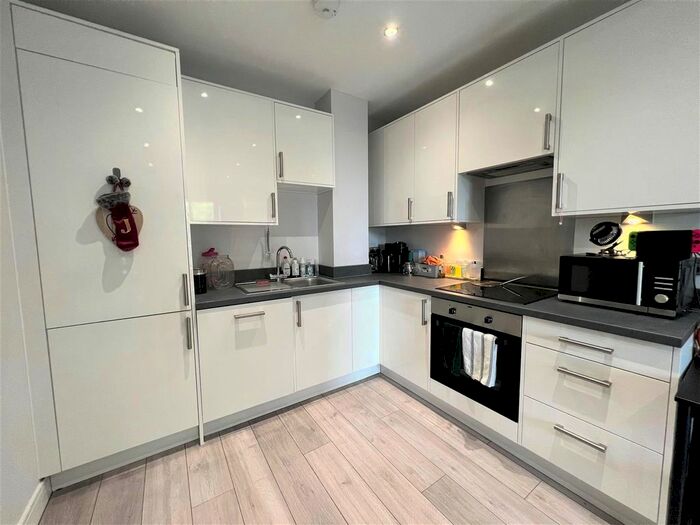 1 Bedroom Flat To Rent In Victoria Avenue, Southend-On-Sea, SS2