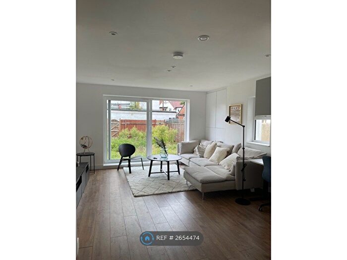 2 Bedroom Flat To Rent In Horn Lane, London, W3