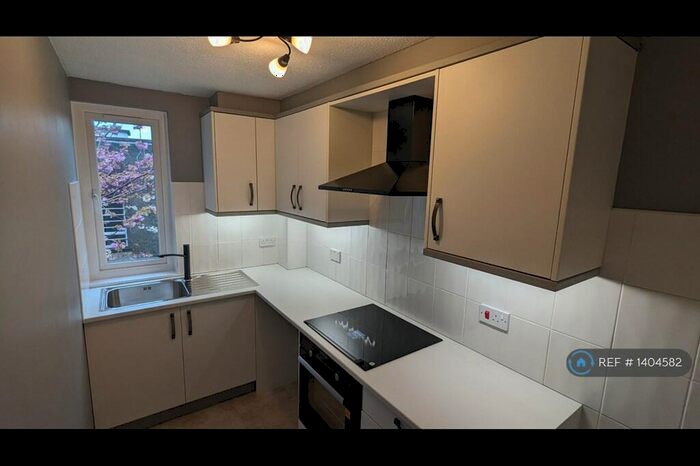 2 Bedroom Flat To Rent In Old Bakery Court, Poole, BH15