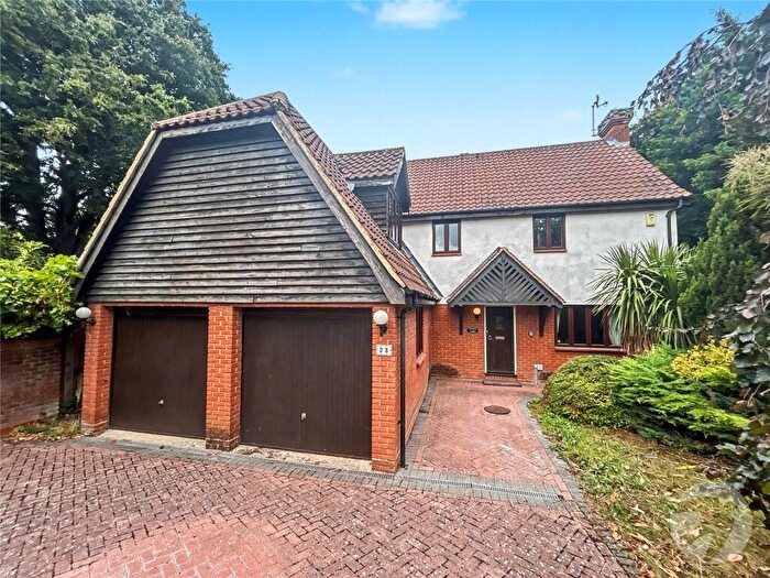 4 Bedroom Detached House For Sale In Acacia Way, Sidcup, DA15