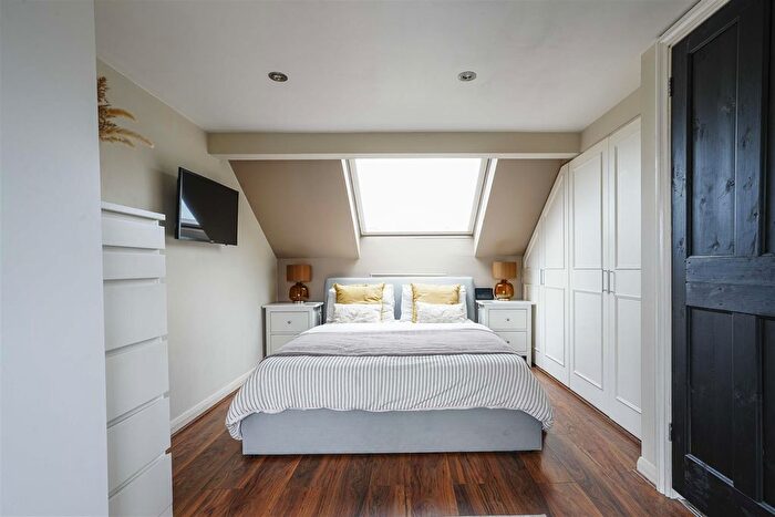 4 Bedroom Property To Rent In Havelock Road, London, SW19