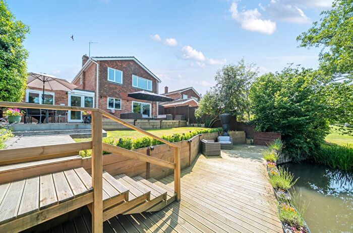 4 Bedroom Detached House For Sale In Willow Way, Sherfield-On-Loddon, Hook, Hampshire, RG27