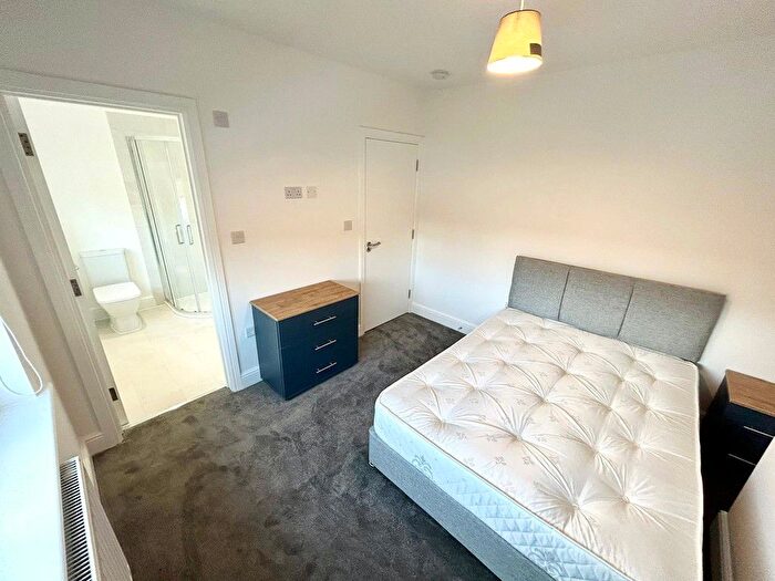 5 Bedroom Semi-Detached House To Rent In Deerbarn Road, Guildford, GU2