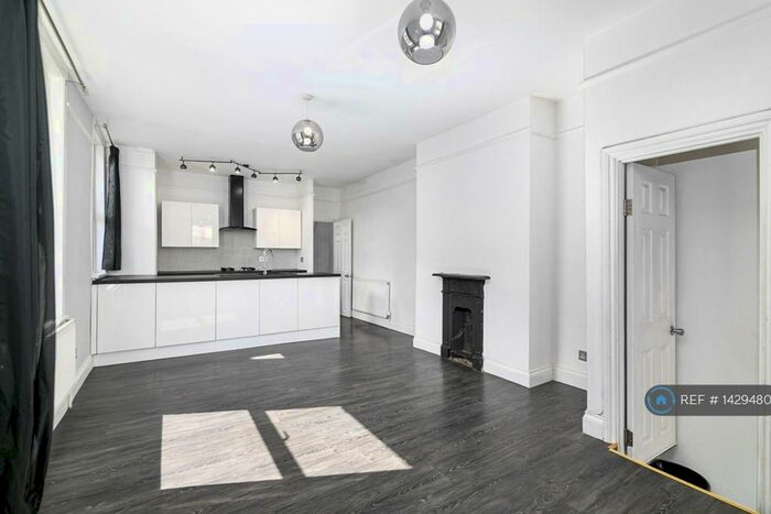 2 Bedroom Flat To Rent In Albert Road, London, E10