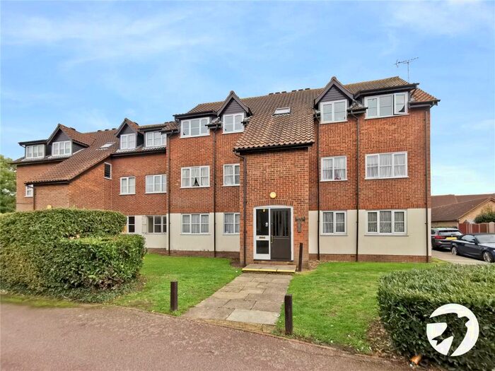 2 Bedroom Flat To Rent In Falcon Close, Dartford, Kent, DA1