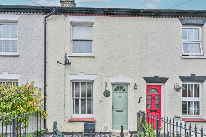 2 Bedroom Terraced House For Sale In Wellesley Road, Brentwood, CM14