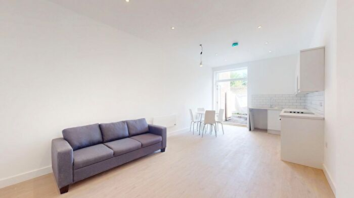 2 Bedroom Flat To Rent In Church Street, Enfield, Greater London, EN2