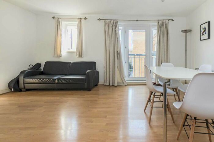 2 Bedroom Flat To Rent In Morton Close, Shadwell, E1