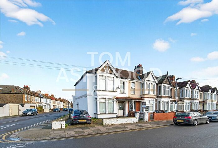 3 Bedroom End Terrace House For Sale In Salisbury Avenue, Barking, IG11