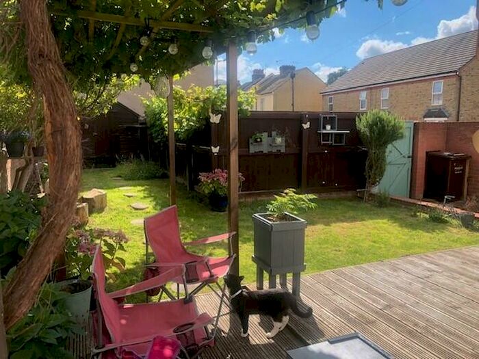 2 Bedroom Flat To Rent In Ingram Road, Gillingham, ME7