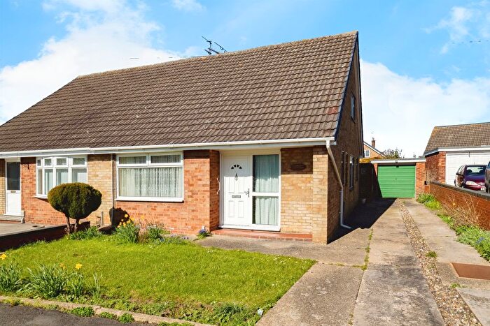 3 Bedroom Semi-Detached House For Sale In Cawood Drive, Skirlaugh, Hull, HU11