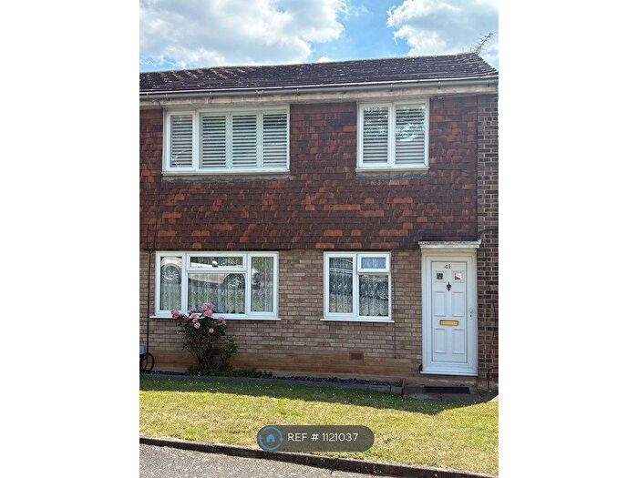 2 Bedroom Maisonette To Rent In Lea Vale, Dartford, DA1