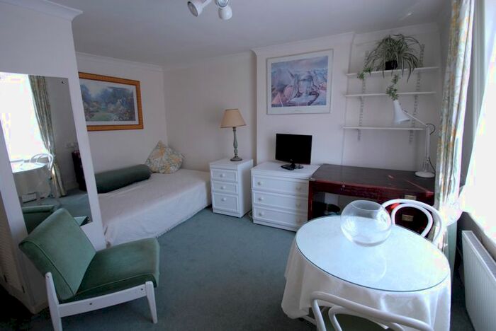 Studio To Rent In Craven Hill Gardens, London, W2