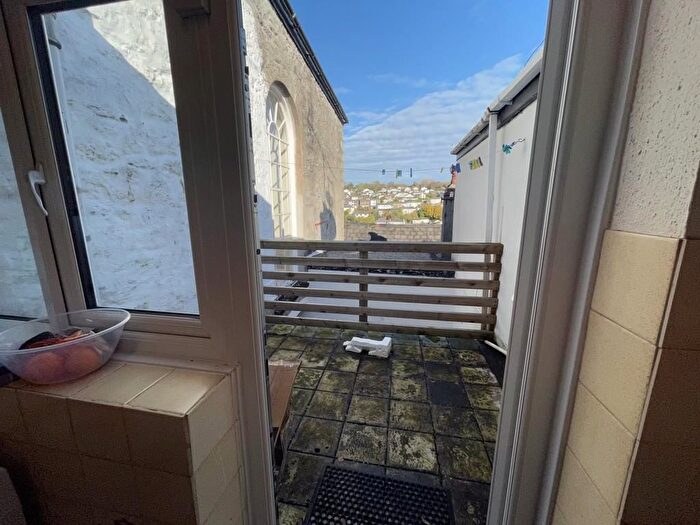3 Bedroom Flat For Sale In St. Gluvias Street, Penryn, TR10