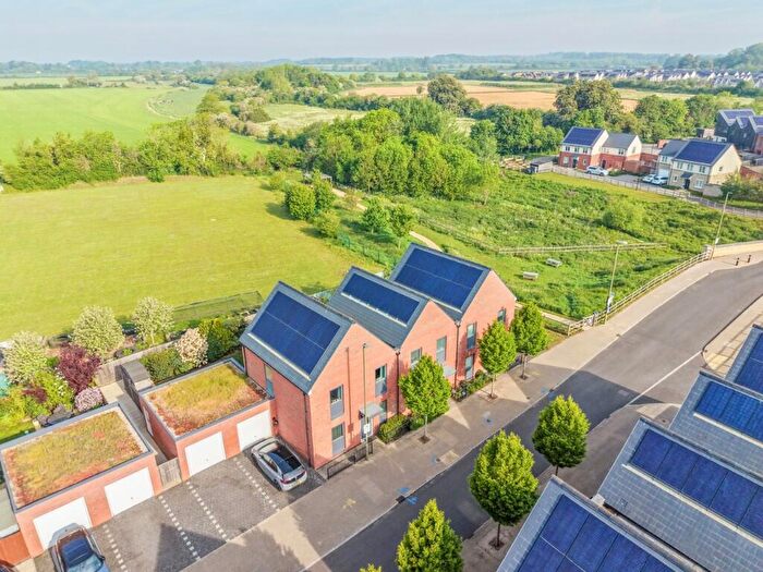 3 Bedroom End Of Terrace House For Sale In Charlotte Avenue, Bicester, Oxfordshire, OX27