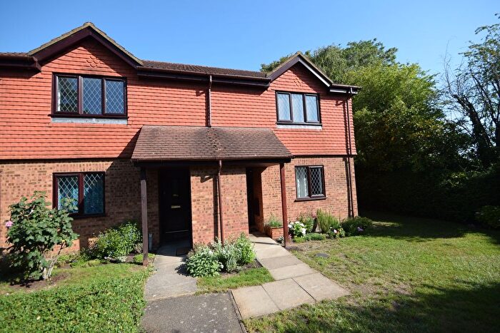 2 Bedroom Flat To Rent In Weydon Hill Road, Farnham, GU9