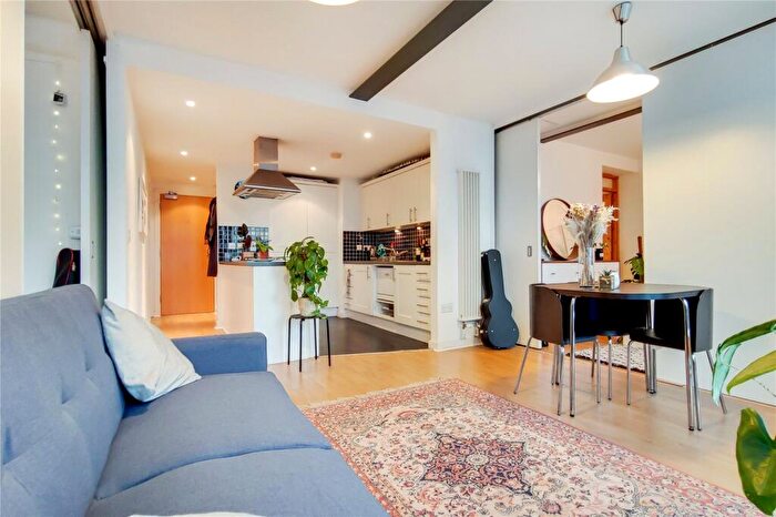 3 Bedroom Flat To Rent In Hallings Wharf Studios, Channelsea Road, Stratford, London, E15