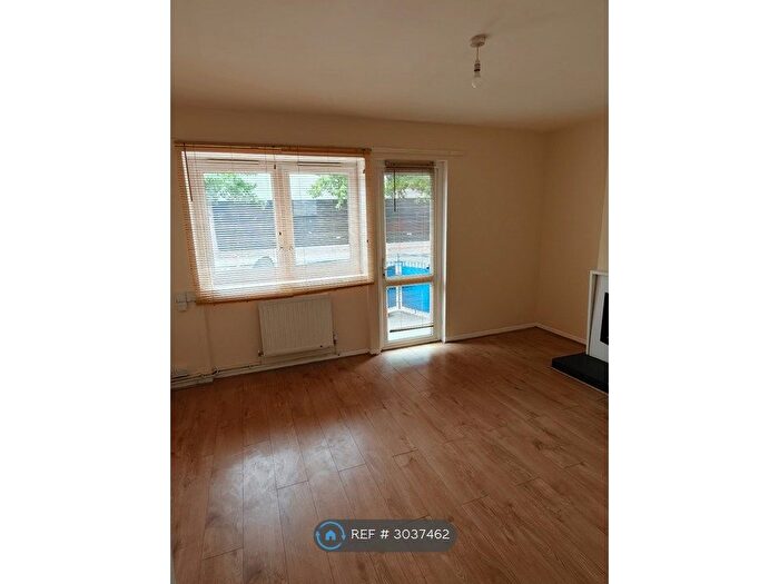 2 Bedroom Flat To Rent In Ground Floor, London, SE1