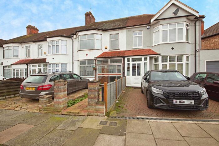 3 Bedroom Terraced House For Sale In Ulster Gardens, London, N13