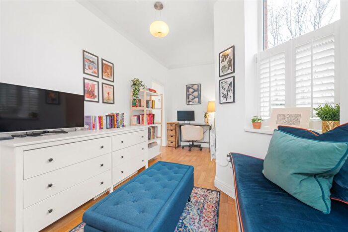 1 Bedroom Flat To Rent In Leigham Vale, Tulse Hill, SW16