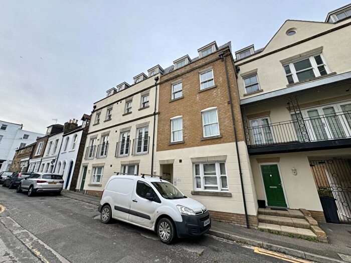1 Bedroom Flat For Sale In Albert Street, Ramsgate, Kent, CT11