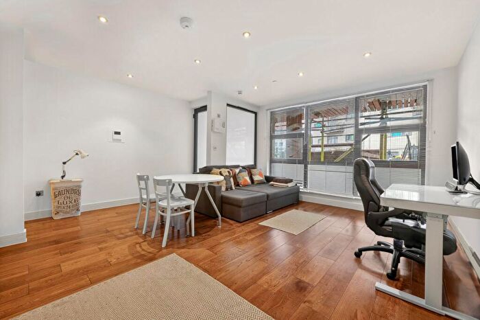 1 Bedroom Flat For Sale In Carmine Wharf, Copenhagen Place, E14