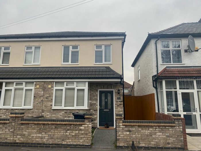 2 Bedroom Property To Rent In Norbury Road, Chingford, London E4