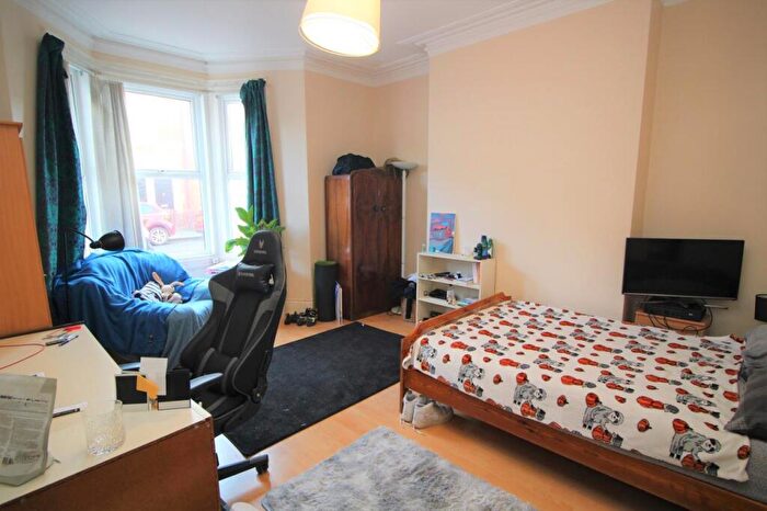 2 Bedroom Flat To Rent In Hazelwood Avenue, Jesmond, Newcastle Upon Tyne, NE2