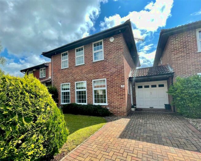 4 Bedroom Detached House To Rent In Glorney Mead, Farnham, Surrey, GU9