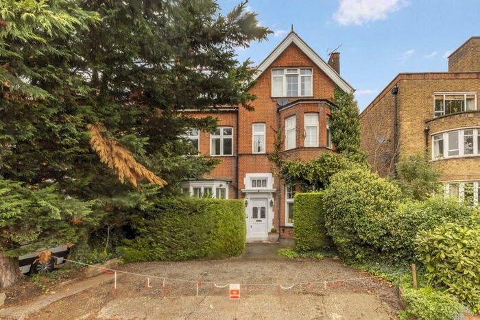 2 Bedroom Flat To Rent In West Hill, London, SW15