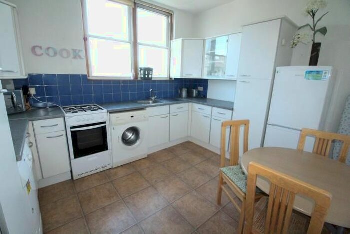 1 Bedroom Flat To Rent In Esslemont Avenue, Aberdeen, AB25