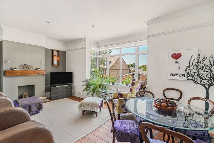 2 Bedroom Flat For Sale In Greenford Avenue, Hanwell, W7