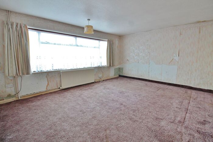 2 Bedroom Detached Bungalow For Sale In Beaufort Avenue, Fareham, PO16