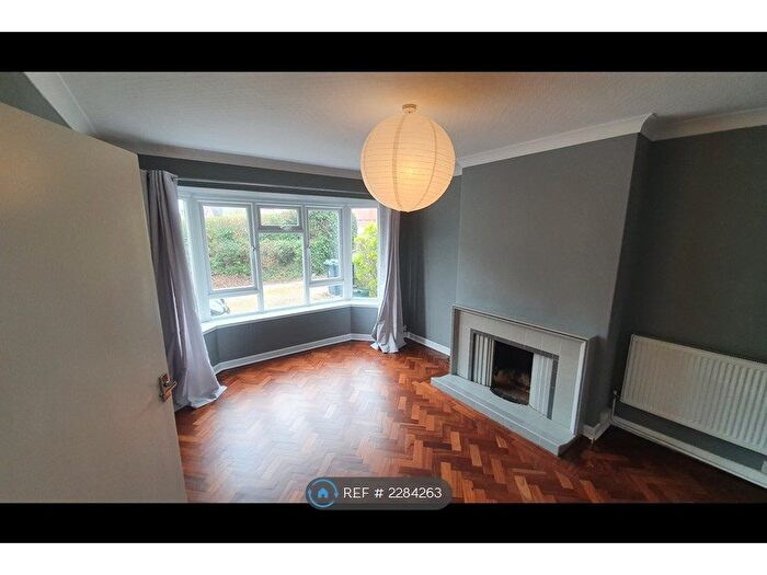 2 Bedroom Maisonette To Rent In Stuart Road, Highcliffe, Christchurch, BH23