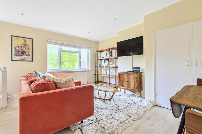2 Bedroom Maisonette To Rent In Northbrook Road, Barnet, EN5