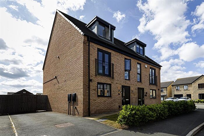 3 Bedroom Semi-Detached House For Sale In Smithy Way, Lindley, Huddersfield, HD3