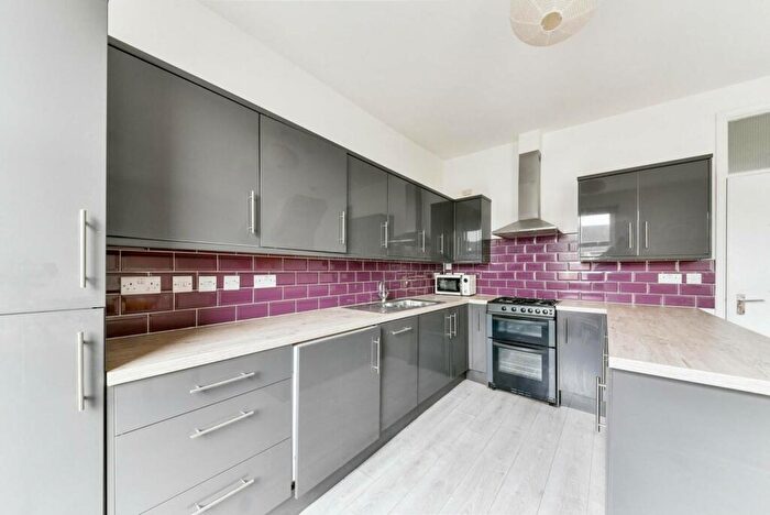 3 Bedroom Flat To Rent In Florence Road, Finsbury Park, London, N4