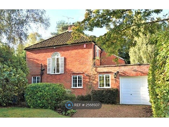 4 Bedroom Detached House To Rent In Woodlands Close, Ascot, SL5